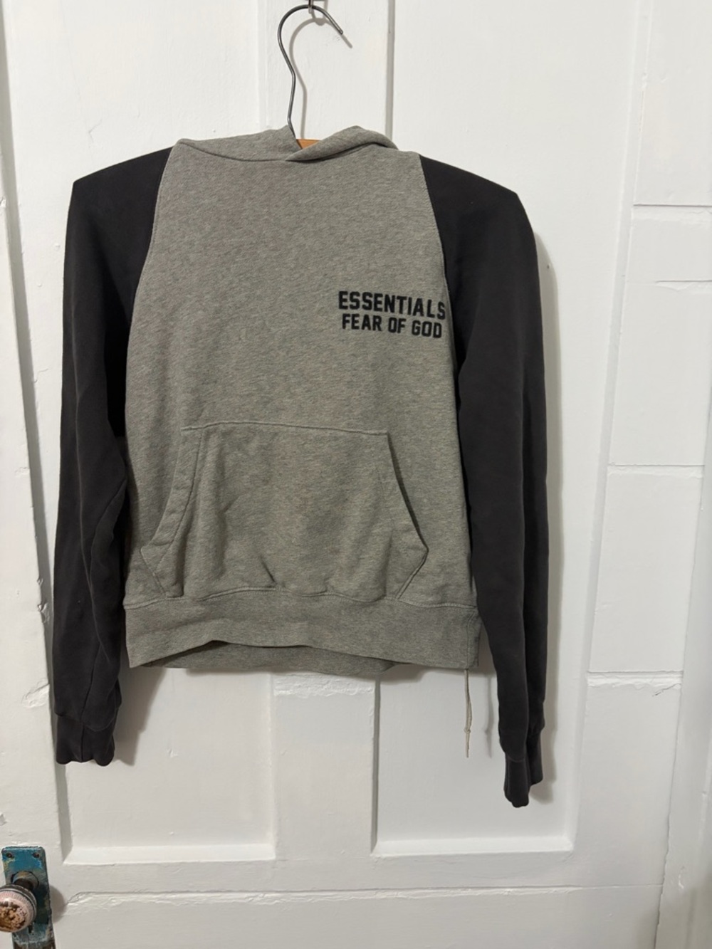 Fear  of God Essentials Kids Raglan
Hoodie 'Dark Oatmeal'